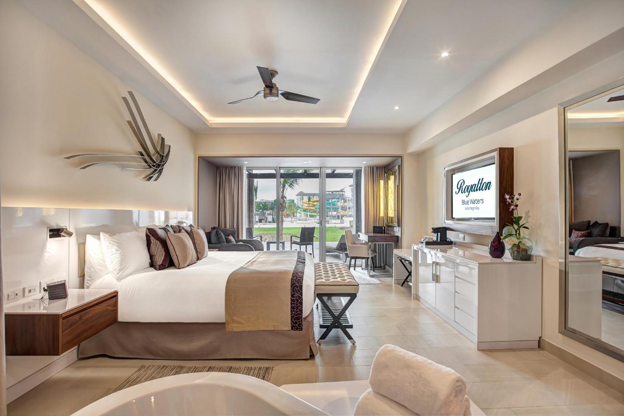 Luxury Junior Suite Swim Out Diamond Club