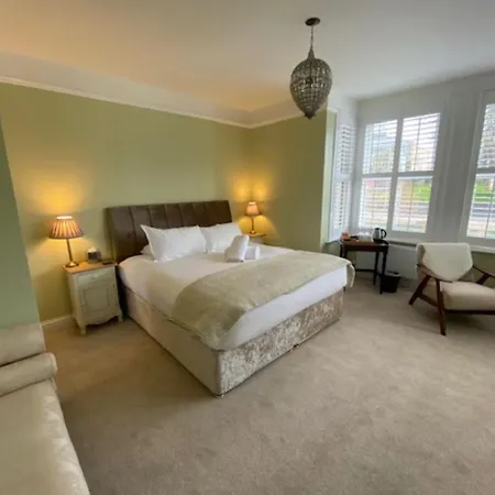 Camelot Guest House-2